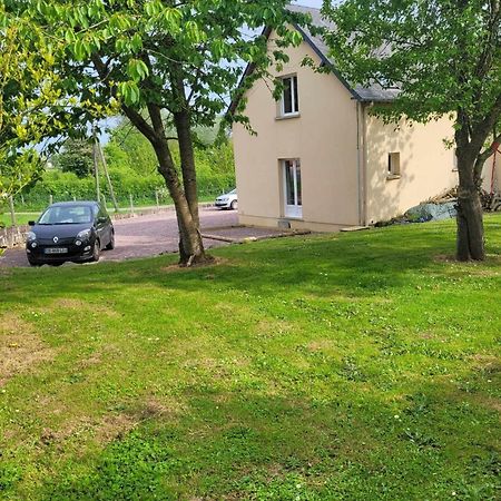 L Etablissement Gold Beach Propose 1 Hebergement , Maison 80M2 Avec Terrain 500M2, Parking Prive A 4 Min Du Port Artificiel D Arromanches, Services Accueil Personnalise, Lits Faits, Serviettes, Menage, Netflix, Wifi Ryes Zewnętrze zdjęcie