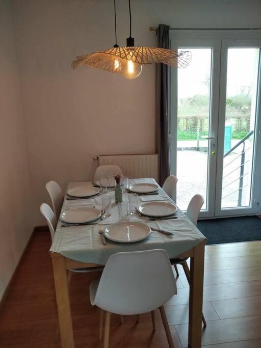 L Etablissement Gold Beach Propose 1 Hebergement , Maison 80M2 Avec Terrain 500M2, Parking Prive A 4 Min Du Port Artificiel D Arromanches, Services Accueil Personnalise, Lits Faits, Serviettes, Menage, Netflix, Wifi Ryes Zewnętrze zdjęcie