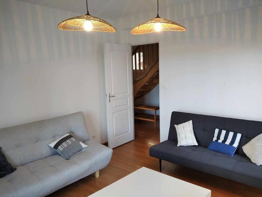 L Etablissement Gold Beach Propose 1 Hebergement , Maison 80M2 Avec Terrain 500M2, Parking Prive A 4 Min Du Port Artificiel D Arromanches, Services Accueil Personnalise, Lits Faits, Serviettes, Menage, Netflix, Wifi Ryes Zewnętrze zdjęcie