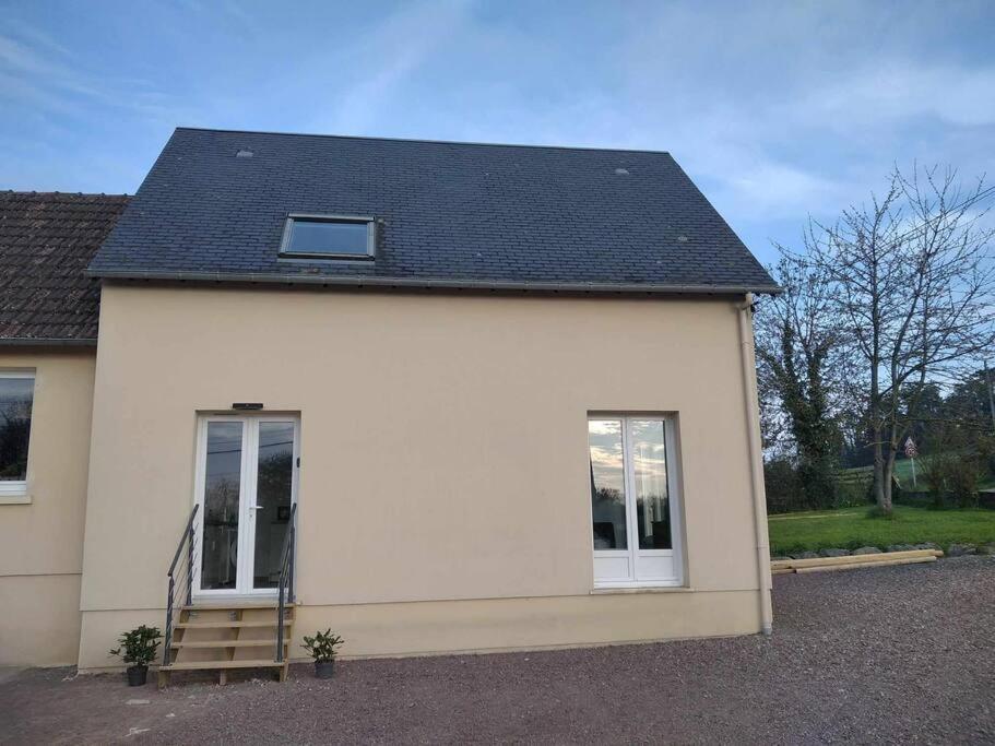 L Etablissement Gold Beach Propose 1 Hebergement , Maison 80M2 Avec Terrain 500M2, Parking Prive A 4 Min Du Port Artificiel D Arromanches, Services Accueil Personnalise, Lits Faits, Serviettes, Menage, Netflix, Wifi Ryes Zewnętrze zdjęcie