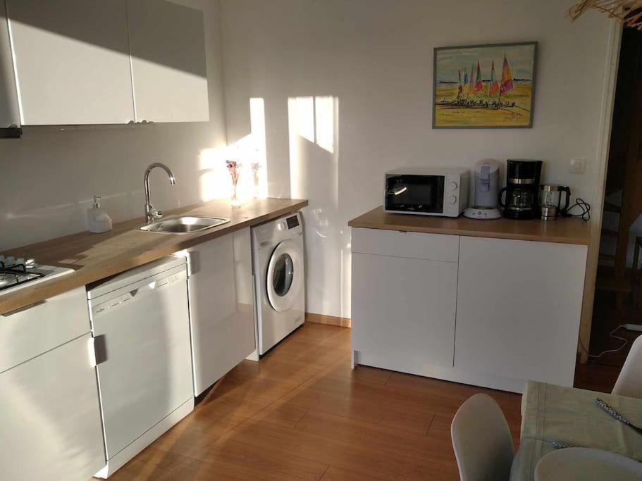 L Etablissement Gold Beach Propose 1 Hebergement , Maison 80M2 Avec Terrain 500M2, Parking Prive A 4 Min Du Port Artificiel D Arromanches, Services Accueil Personnalise, Lits Faits, Serviettes, Menage, Netflix, Wifi Ryes Zewnętrze zdjęcie