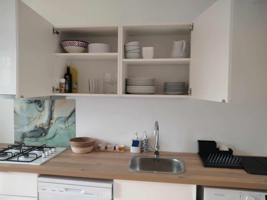 L Etablissement Gold Beach Propose 1 Hebergement , Maison 80M2 Avec Terrain 500M2, Parking Prive A 4 Min Du Port Artificiel D Arromanches, Services Accueil Personnalise, Lits Faits, Serviettes, Menage, Netflix, Wifi Ryes Zewnętrze zdjęcie