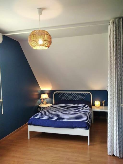 L Etablissement Gold Beach Propose 1 Hebergement , Maison 80M2 Avec Terrain 500M2, Parking Prive A 4 Min Du Port Artificiel D Arromanches, Services Accueil Personnalise, Lits Faits, Serviettes, Menage, Netflix, Wifi Ryes Zewnętrze zdjęcie