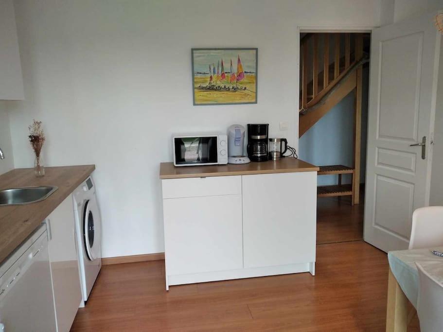 L Etablissement Gold Beach Propose 1 Hebergement , Maison 80M2 Avec Terrain 500M2, Parking Prive A 4 Min Du Port Artificiel D Arromanches, Services Accueil Personnalise, Lits Faits, Serviettes, Menage, Netflix, Wifi Ryes Zewnętrze zdjęcie