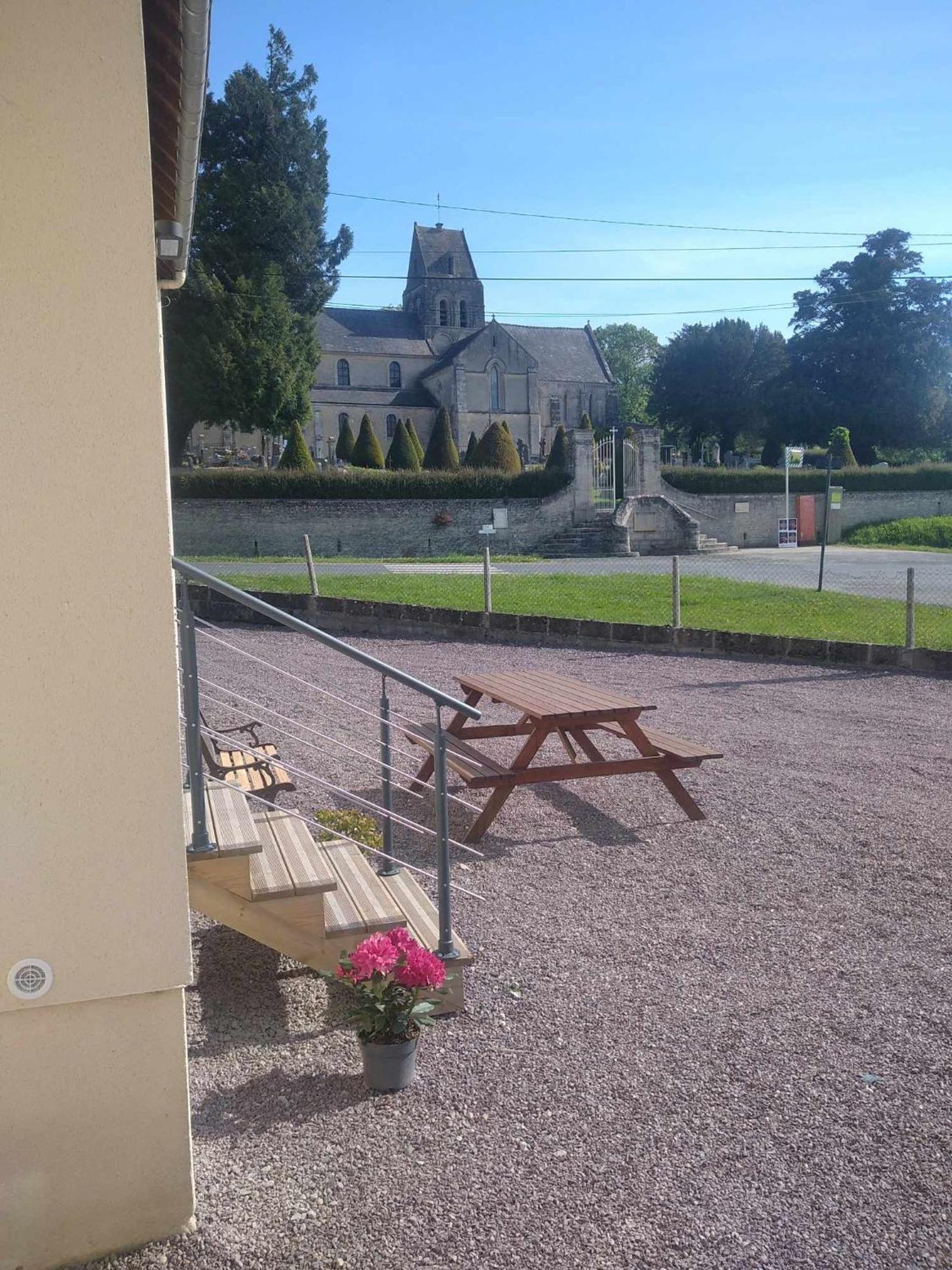 L Etablissement Gold Beach Propose 1 Hebergement , Maison 80M2 Avec Terrain 500M2, Parking Prive A 4 Min Du Port Artificiel D Arromanches, Services Accueil Personnalise, Lits Faits, Serviettes, Menage, Netflix, Wifi Ryes Zewnętrze zdjęcie
